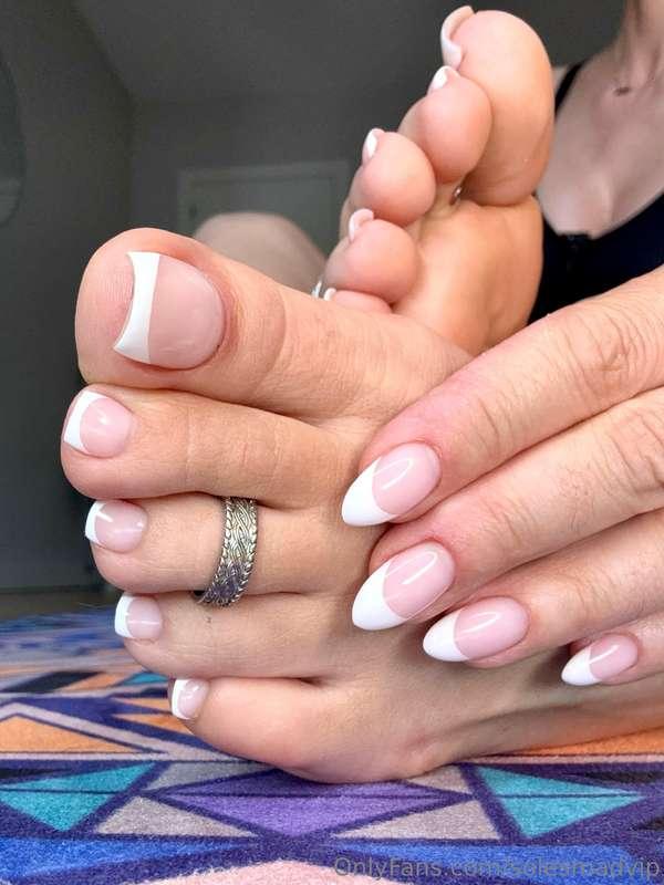 My french pedi look so damn good on my perfect toes, don’t y..