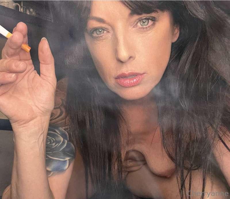 I just wanna smoke & fuckkk💨10 smoking vidsWatch me smoke an..