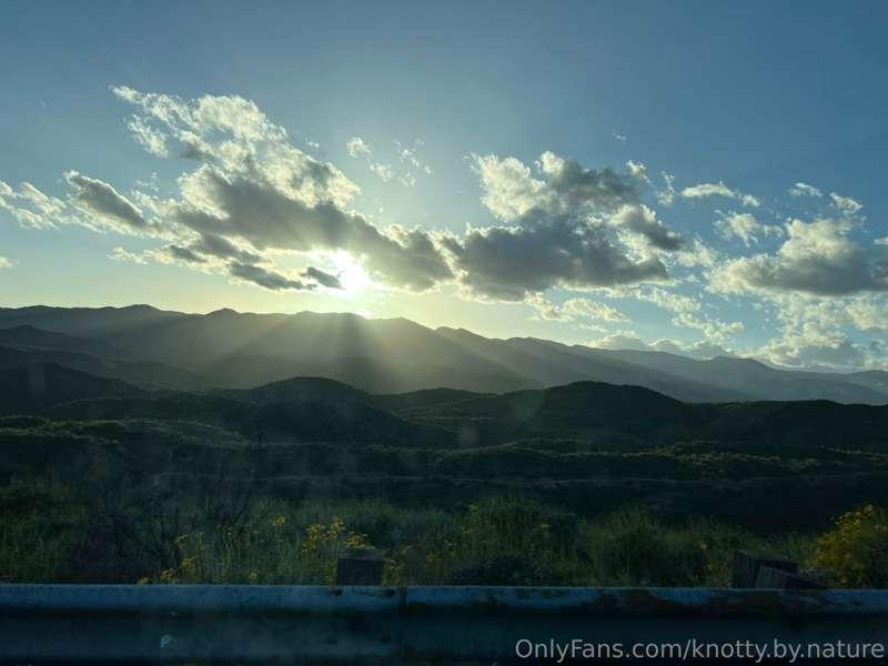 On my way to Northern AZ ⛰️ Don’t forget about the live tomo..