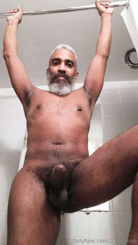Shower Sunday!  #beard #musculardaddy #gay #feet #gaycruisin..