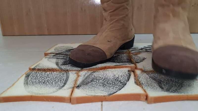 Klee dirty boots trample bread.
