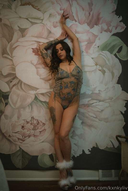 Would you rip my clothes off and fuck me rough? 🥵