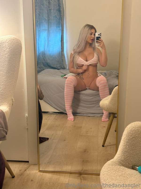 Wanna see me spread my legs more?🤭