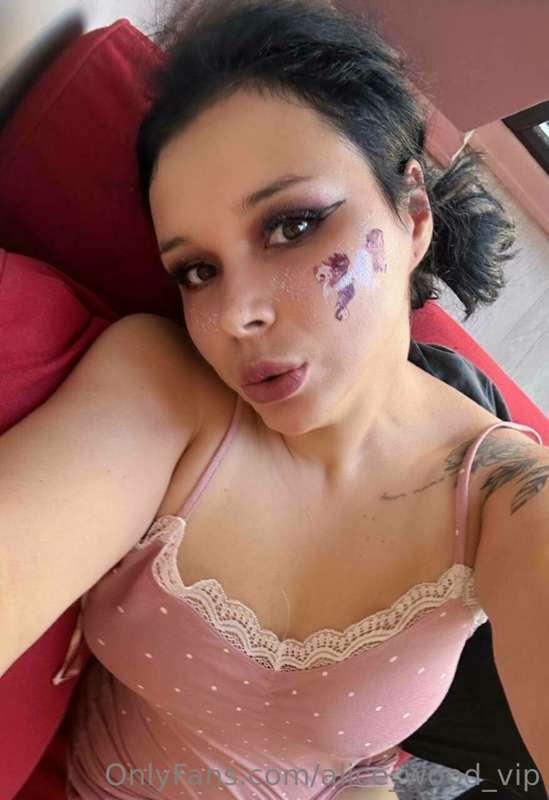 **Morning, sweetie!🌤️ I'm a little sleepy today, but my mood..