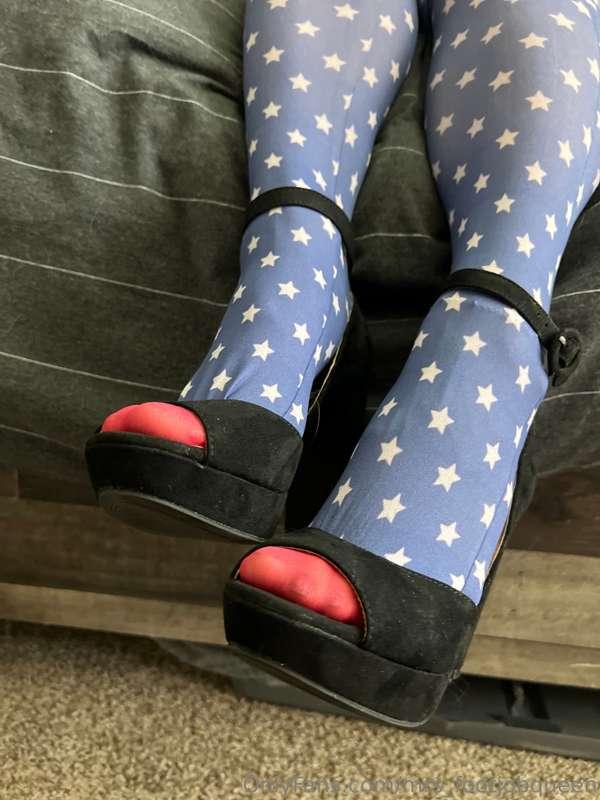 mrs_footjobqueen image #3