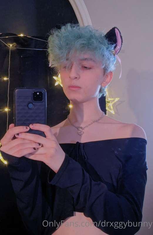 how do I look >~< very shy about this post