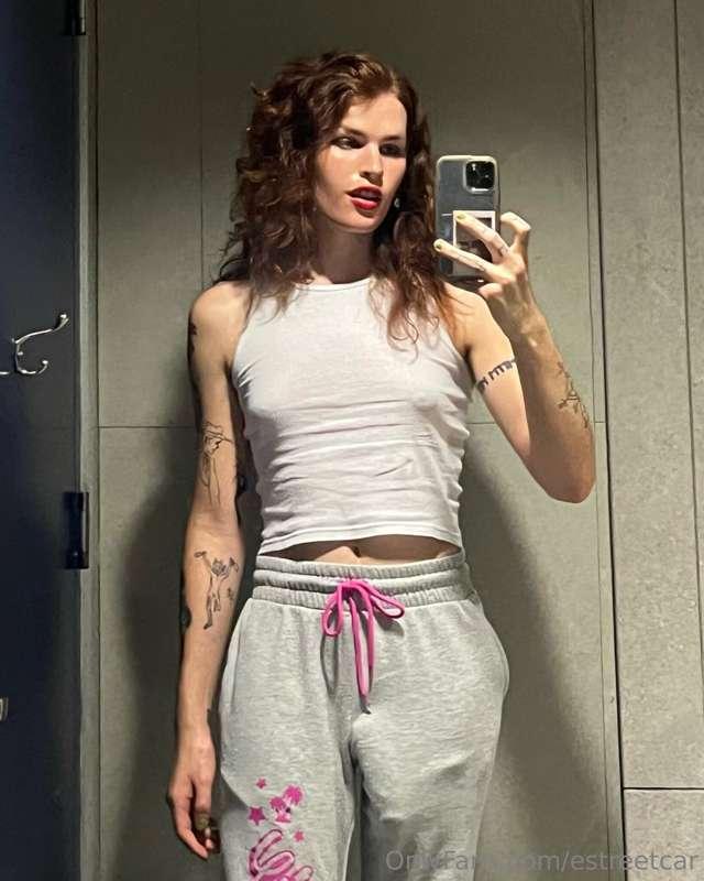 tell me i'm pretty, i deserve it 💕