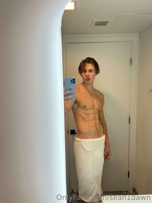 Woke up feeling fresh as fck!
What would you like to see mor..