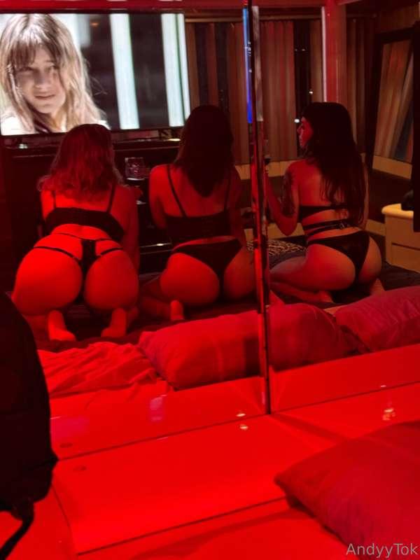 Pompissss @superdonutvip @soylagotica 