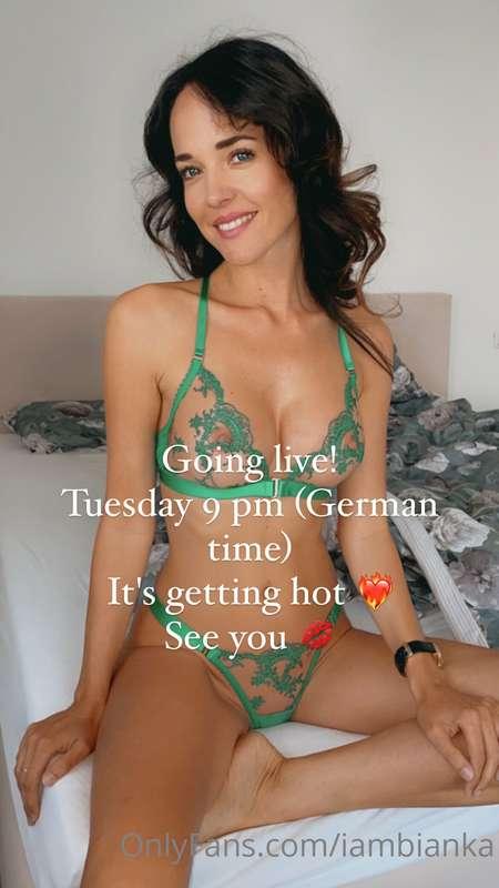 Going live 💚 
Tuesday 9 pm (German time)
It's getting hot ❤️..