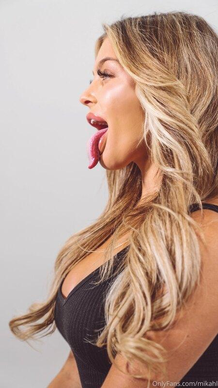 It's Thirsty Thursdays babe!! ?
Message me If you want to se..