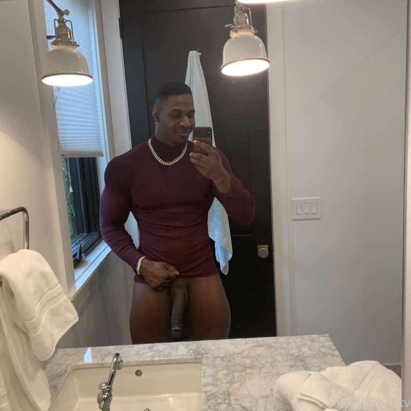 Thoughts on my new sweater 👍🏿 Or 👎🏿