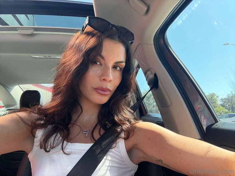 am I the queen of car selfies? 