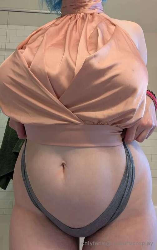 it's kinda wild what shapes you make when you have underwear..