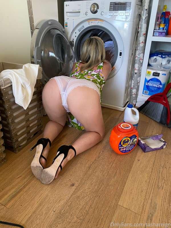 Keep it hot while doing chores babe! 🥵🍑 what are you up to t..