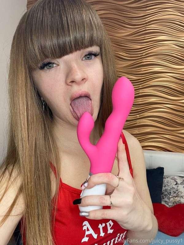 😈💙🤤 I bought myself a new toy and I want to fuck myself well..