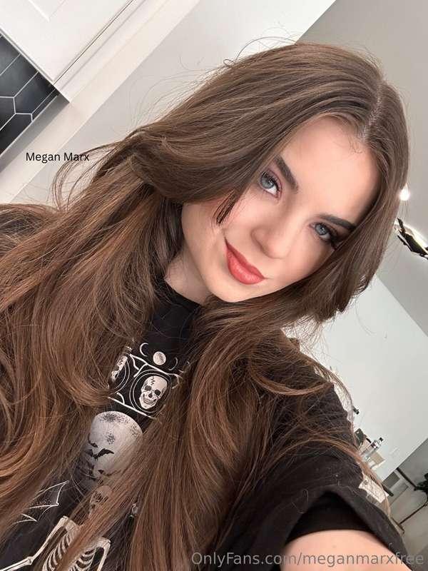 Your bratty little sex demon 😏 

👑 VIP @MeganMarx