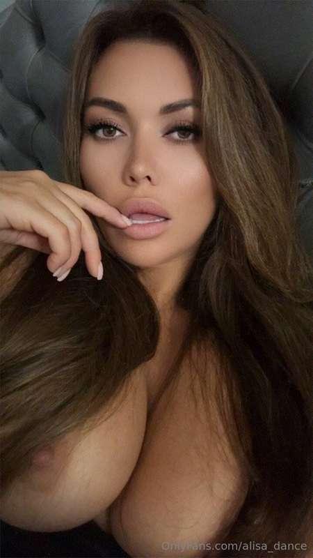 Cutie princess @loveadvisor 👑Wants to share her real devilis..
