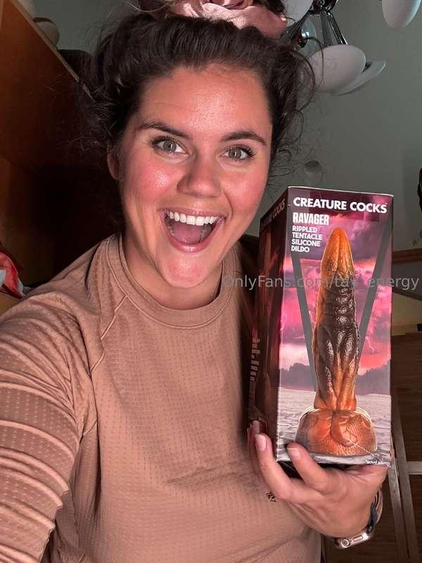 Thank you to a top fan who gifted me this new toy 🤭🦕🔥💦 I’ll ..