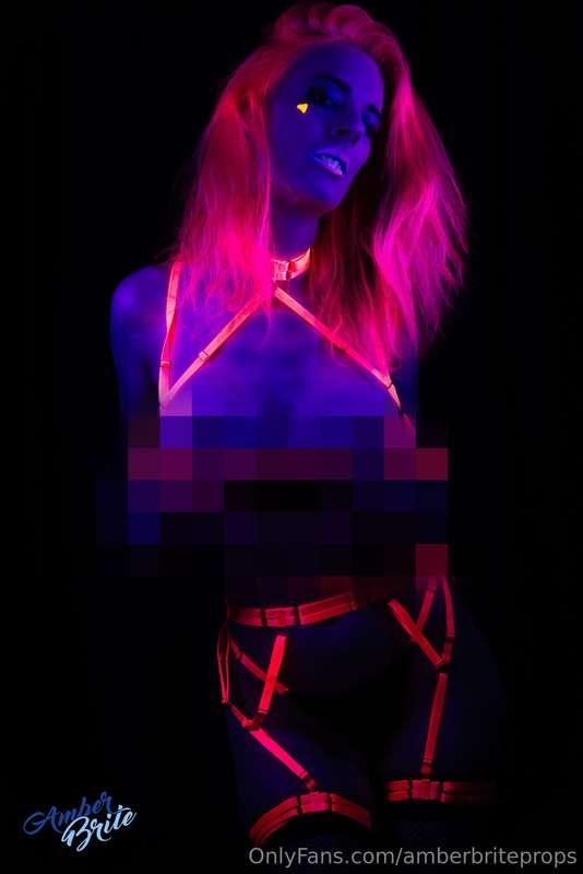 So I dyed my hair last week. It's so neon that it glows in b..