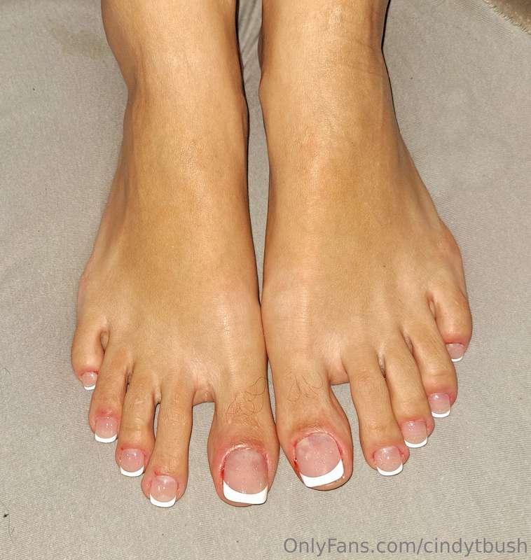How do you like my nails? My fingers are super long 🤭💋