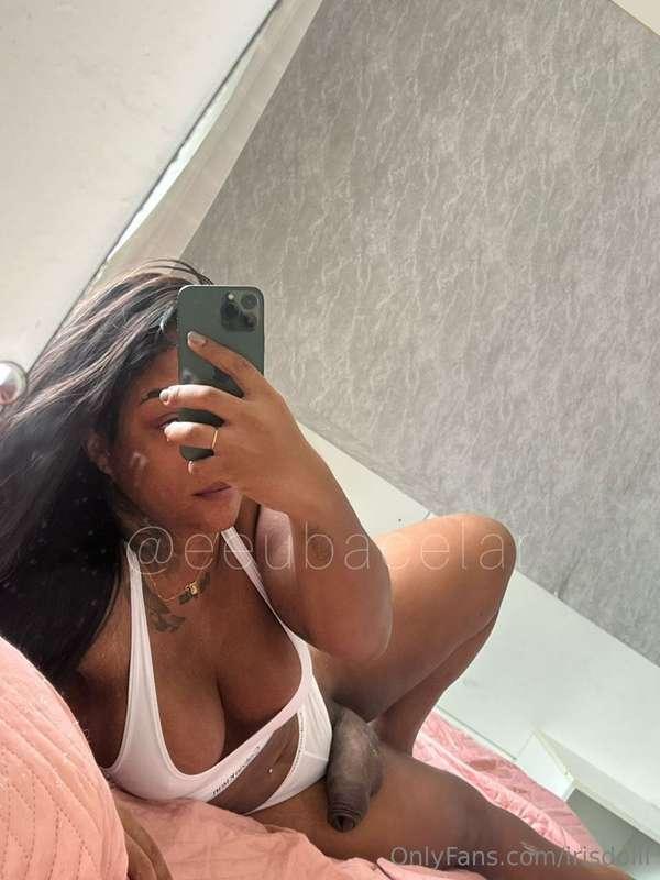 Hello daddy👋 my new friend is super sexy🤤🔥she's a sex bomb💣💥..