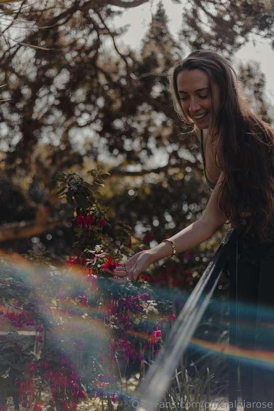 Key to my heart is plant shopping 😇🌷