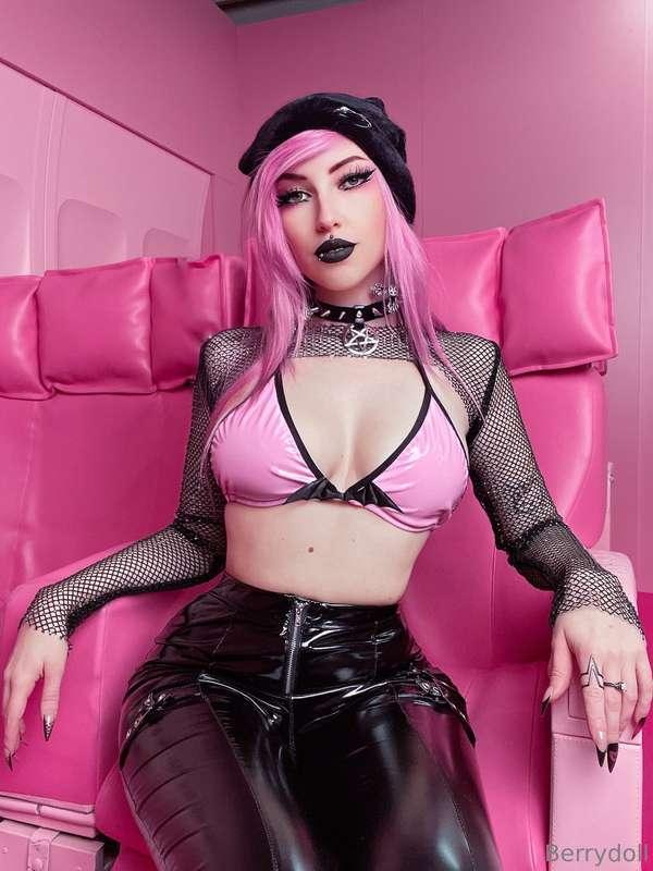 Come sit on mommys lap 😏 more on @berrydoll.vip 🔥