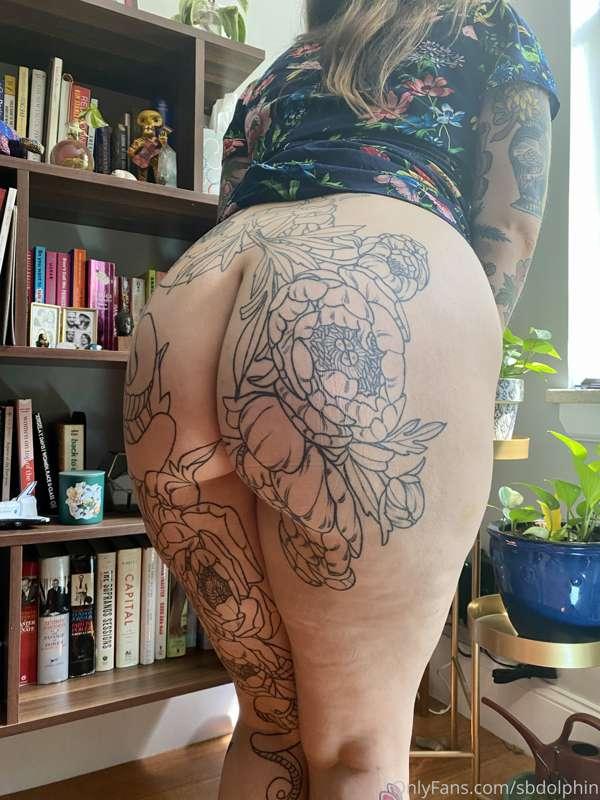 Another sundress butt for you since it's been so nice out!