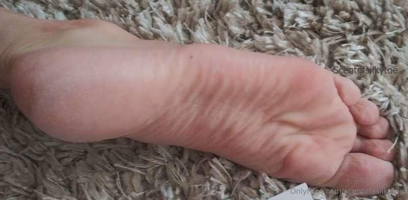 Wrinkly, post-shower soles! Good morning :)