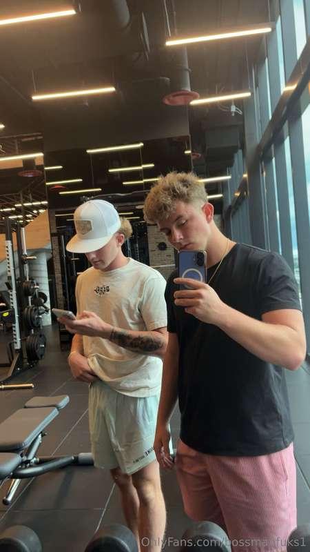 Chill arm day with @southern.hunk 