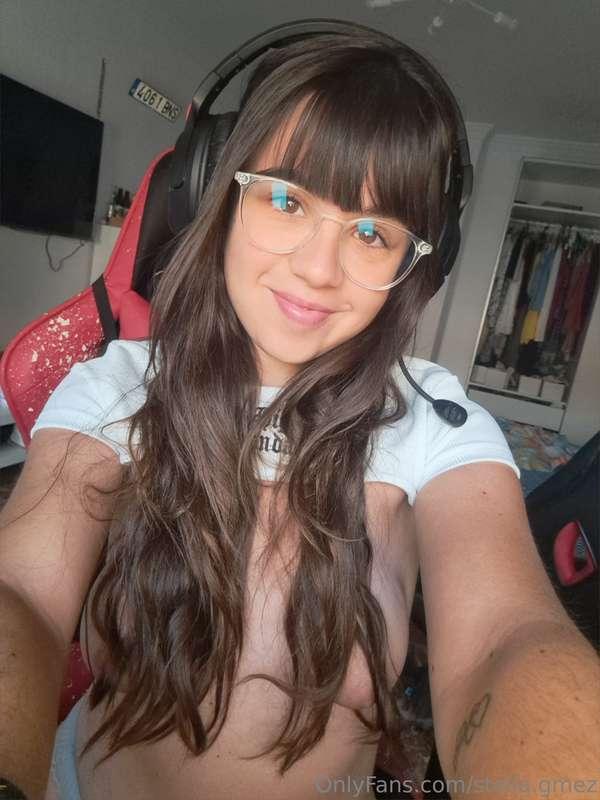 En mis ratitos libres me encanta jugar, ¿y a vosotros? 🎮🤤