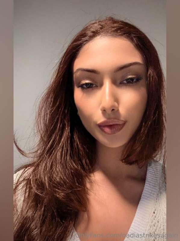 Saturday selfies 🤎🐻 So happy it’s the weekend 🥵 I needed a r..