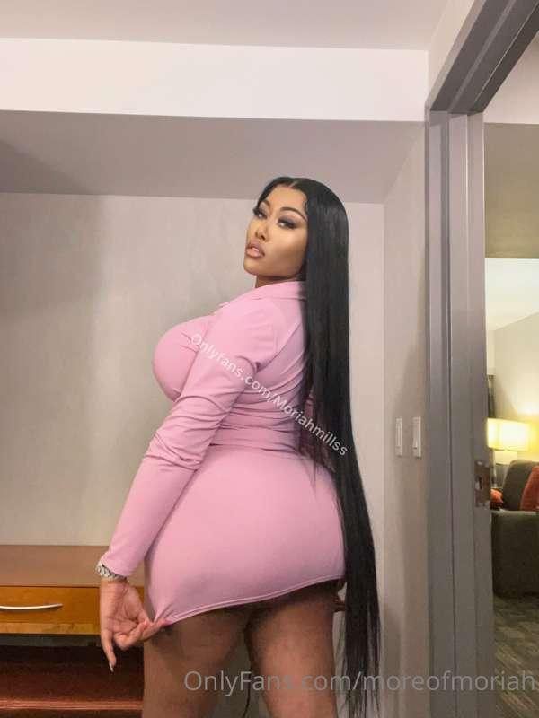 This skirt is too short on me😈 I'm gonna pull it up and show..
