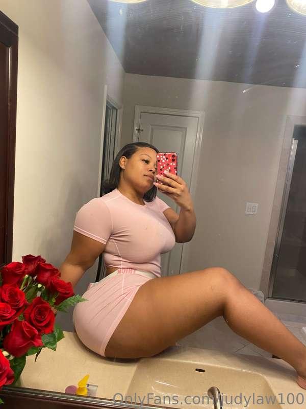 Going LIVE TONIGHT at 11 pm 😘