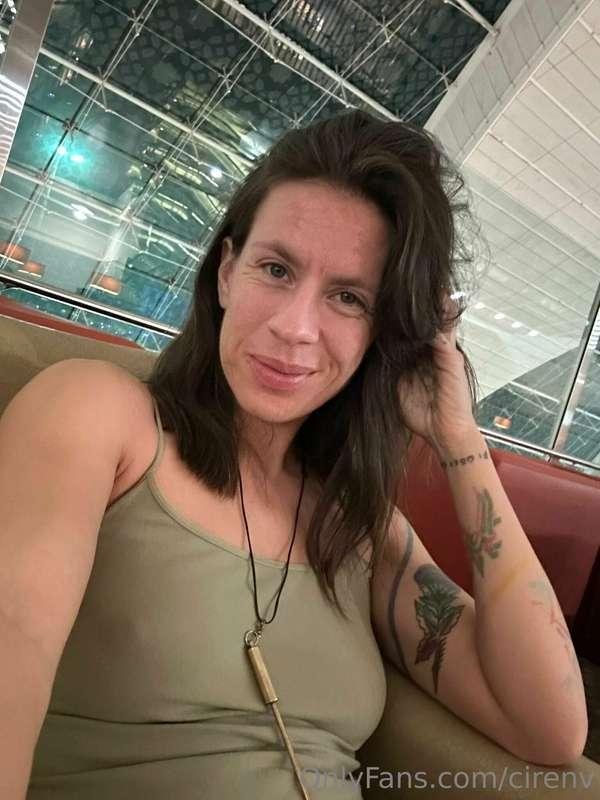 Earlier today when I was waiting in the airport. ☺️