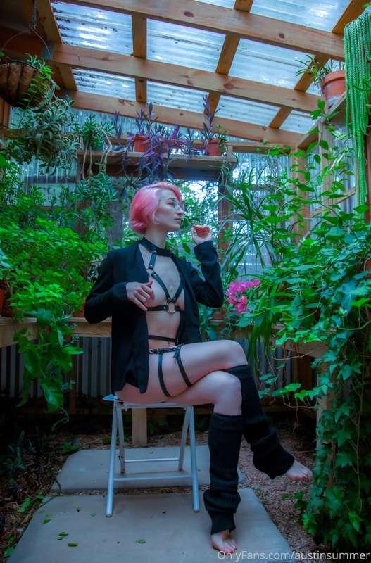 Leather gear in the garden! 🌱🖤🌱
Cheers y’all! 
It’s about to..
