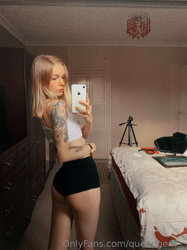 Throwback Thursday 🍑 found this picture in my camera roll 👀