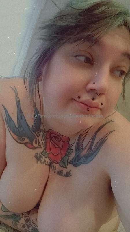 The lead up to shower time 💦
Would you wanna shower with me?..