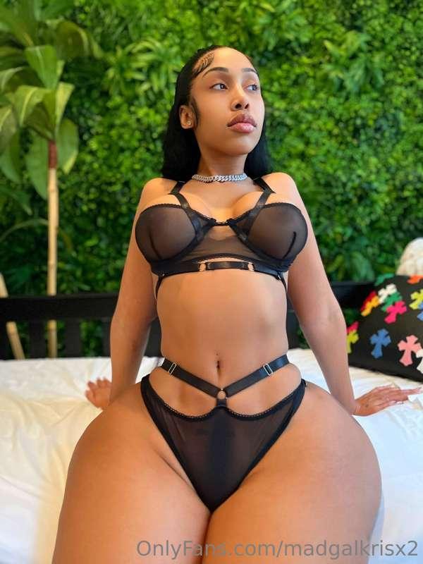 LIVE TONIGHT @9pm EST 💋 see you soon