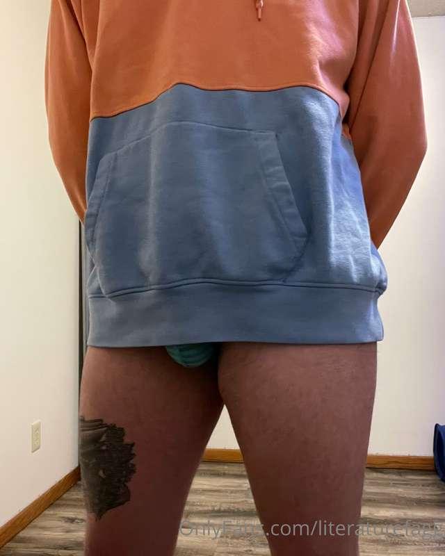 Big sweatshirt, little underwear 🧚🏼‍♀️✨