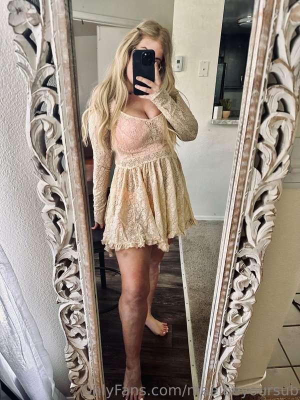 I love little slutty dresses with quick access 😈💦