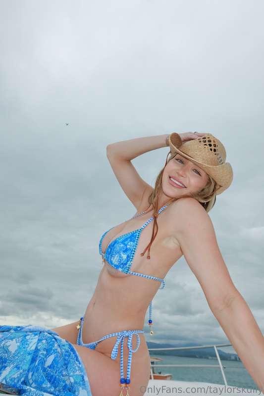 Sky above, sea below, peace within 💙