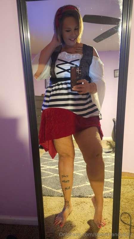 Who wants to see this sexy pirate face cover in cum tip 5$ a..