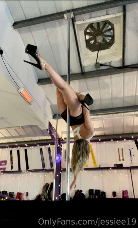 Did a new trick today in my new studio 👅👅 who likes it? 😈😈