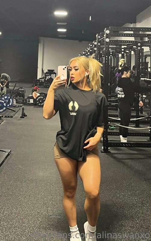 wanna be my leg day buddy? 😈