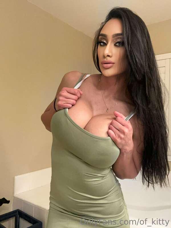 In my lil tight dress 😘