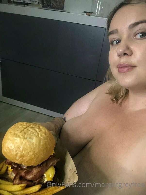 Wanna feed me? 10 min video of eating topless 😈🍑
💥10% off on..