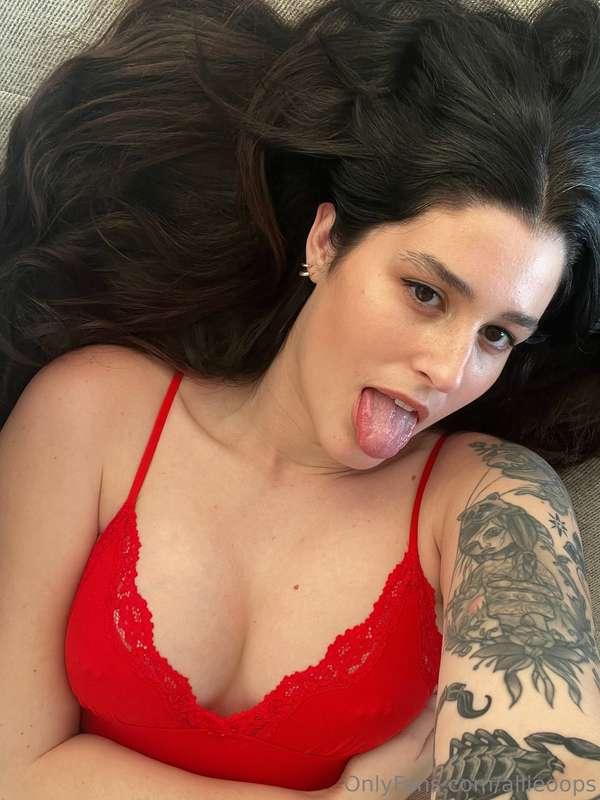 I look innocent till this tongue’s on you 👅🔥