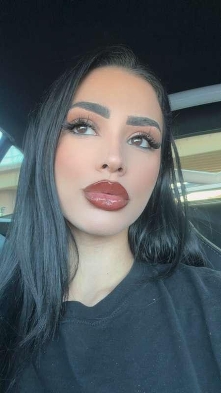 hi sexy.... thought you might appreciate this selfie 🤗